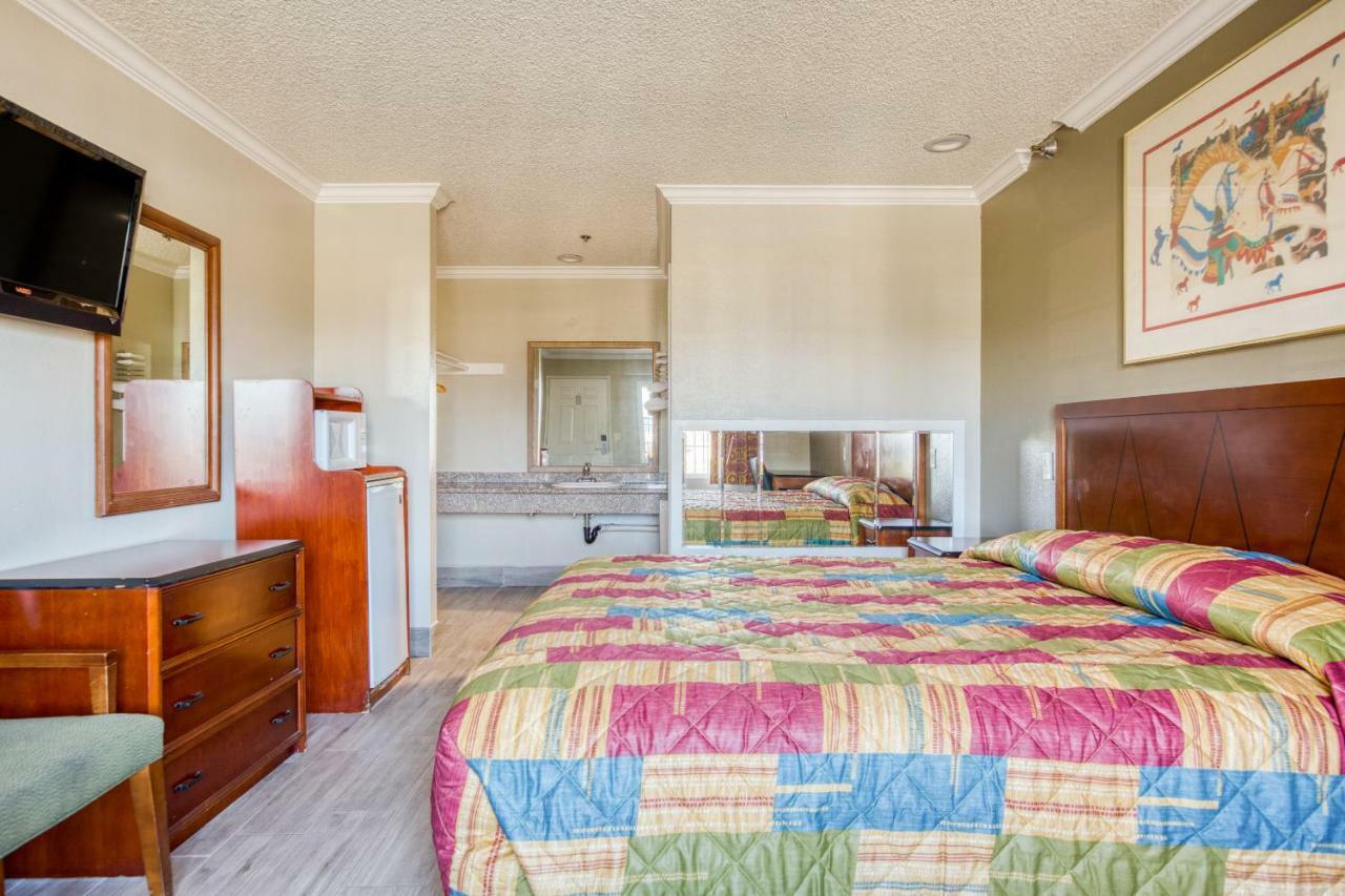 Hotel Corona Ca - Hwy 91 المظهر الخارجي الصورة