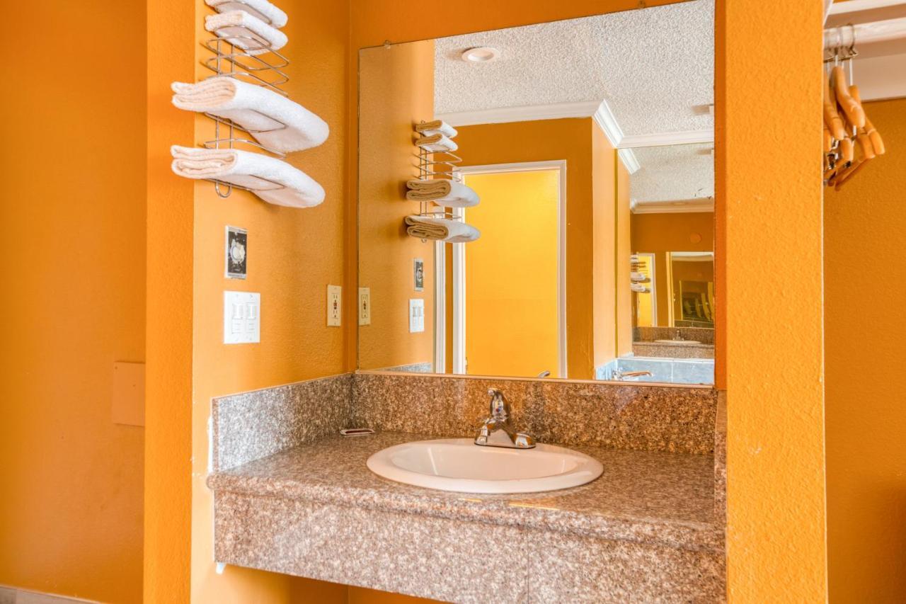 Hotel Corona Ca - Hwy 91 المظهر الخارجي الصورة